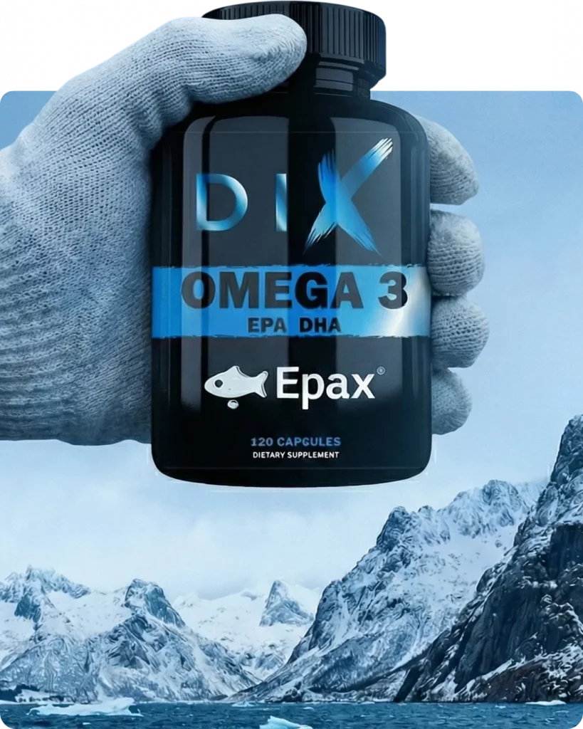 Flacon de capsules Omega 3 DIX EPA DHA, 120 unités, tenu par une main dans un paysage polaire.