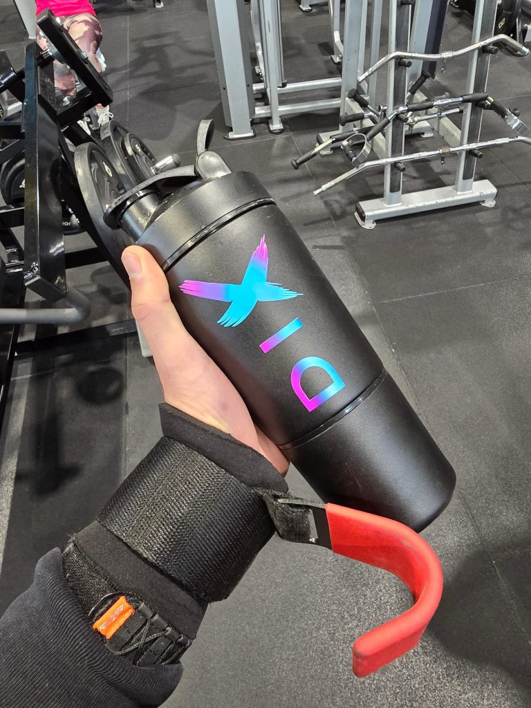 Schwarzer Proteinshaker mit Fach DIX