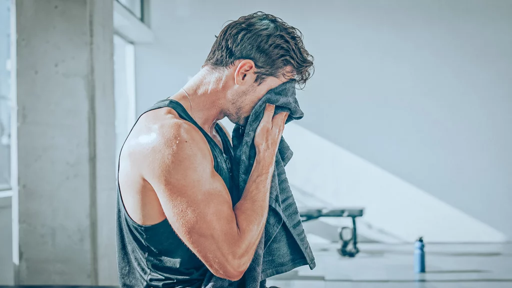 Sportif en sueur, profil à risque de carence en magnésium et zinc