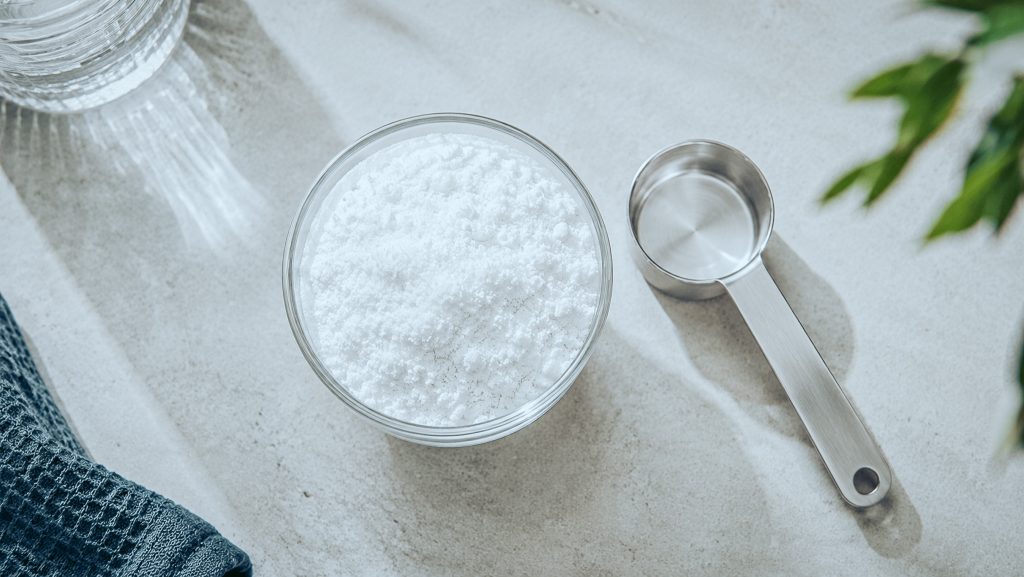 Créatine monohydrate en poudre blanche avec dosette